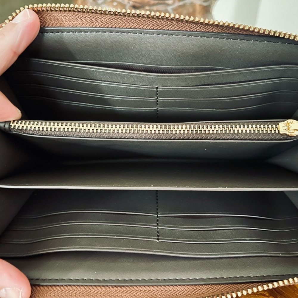 Coach NWOT Tan and Brown Signature Zip Wallet with pearl detachable wrist strap! - Picture 8 of 11